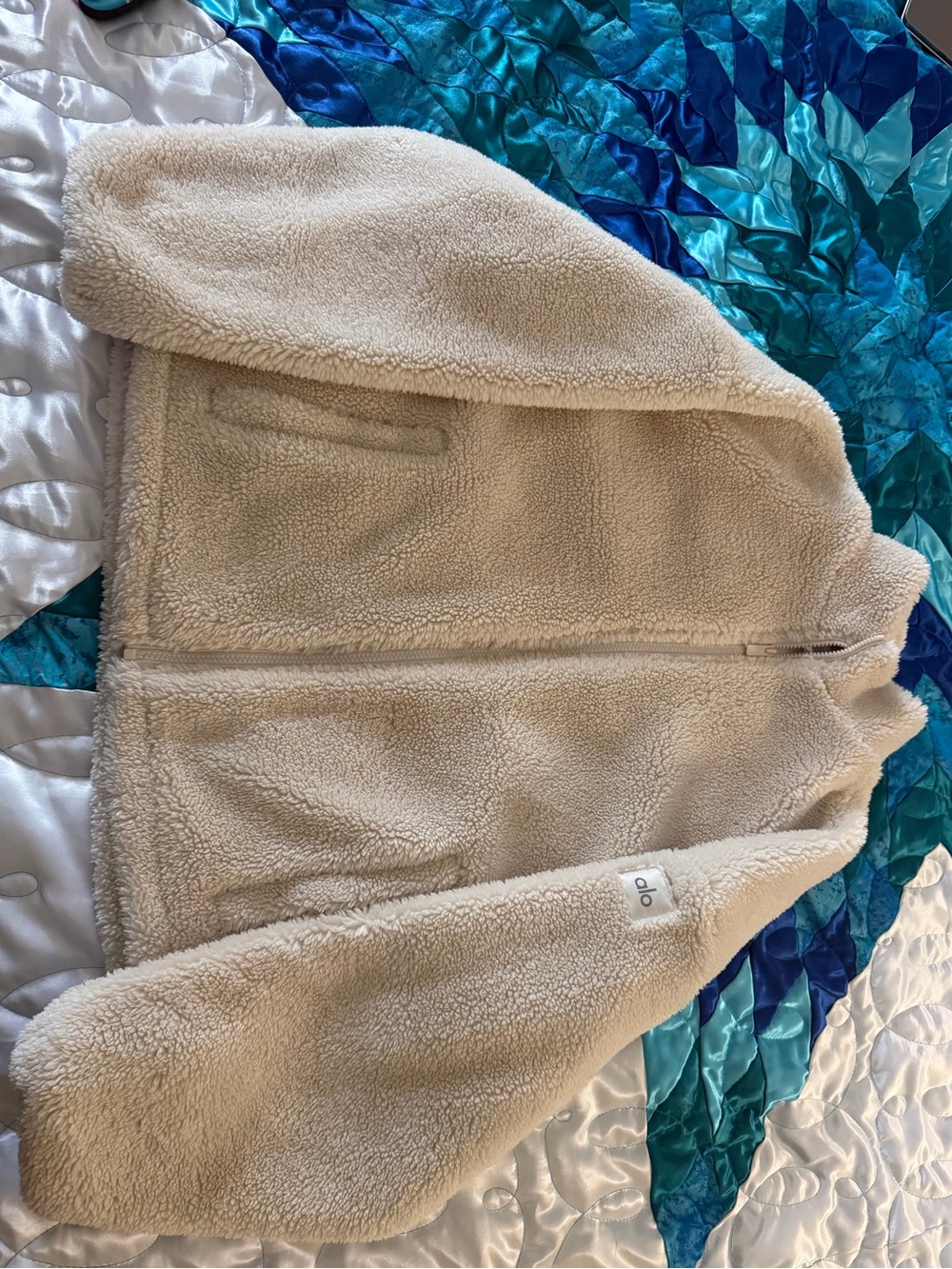 ALO yoga sherpa fleece lined women’s jacket, cream.